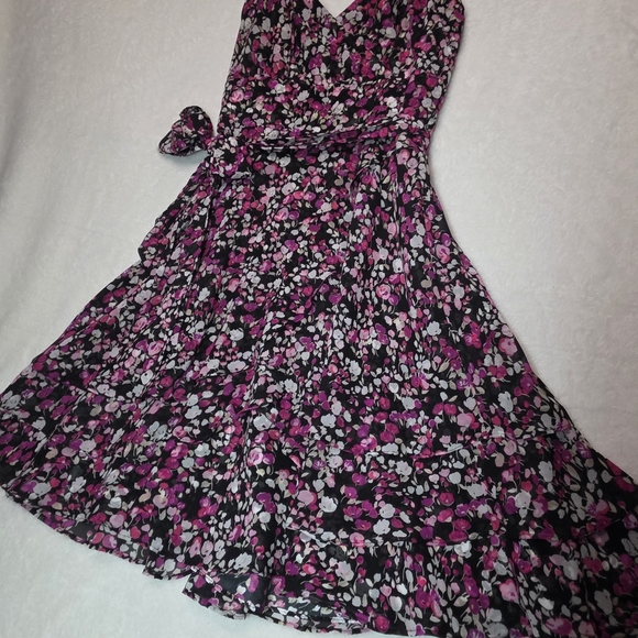 WHBM Floral Pink and Black Fit-and-Flare Ruffle Midi Dress Size 4 Cut-out Back. - Picture 10 of 13